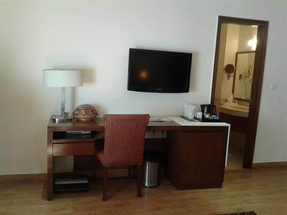 Hotel Ahuja Residency Sunder Nagar Neu-Delhi Exterior foto