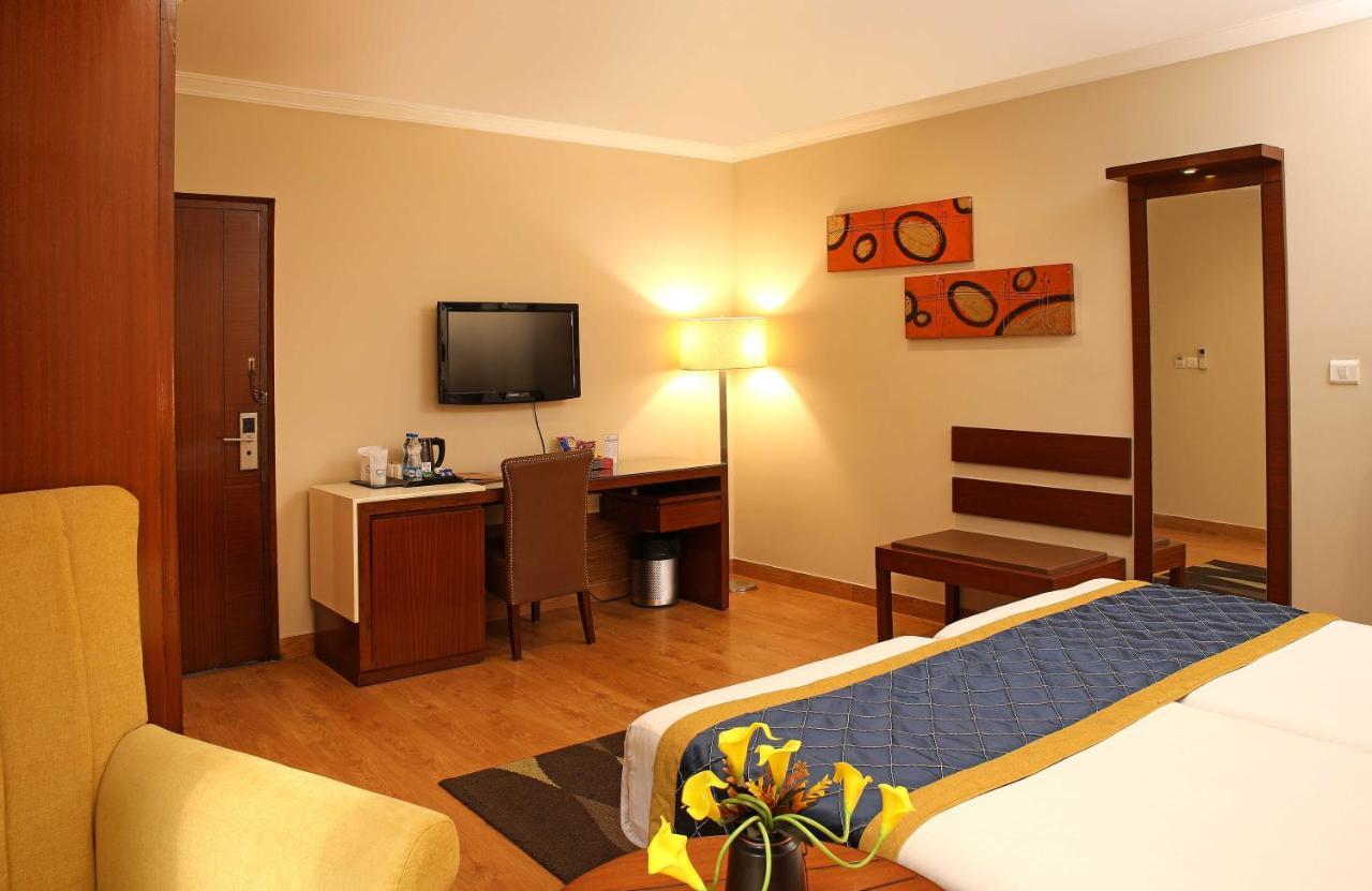 Hotel Ahuja Residency Sunder Nagar Neu-Delhi Exterior foto